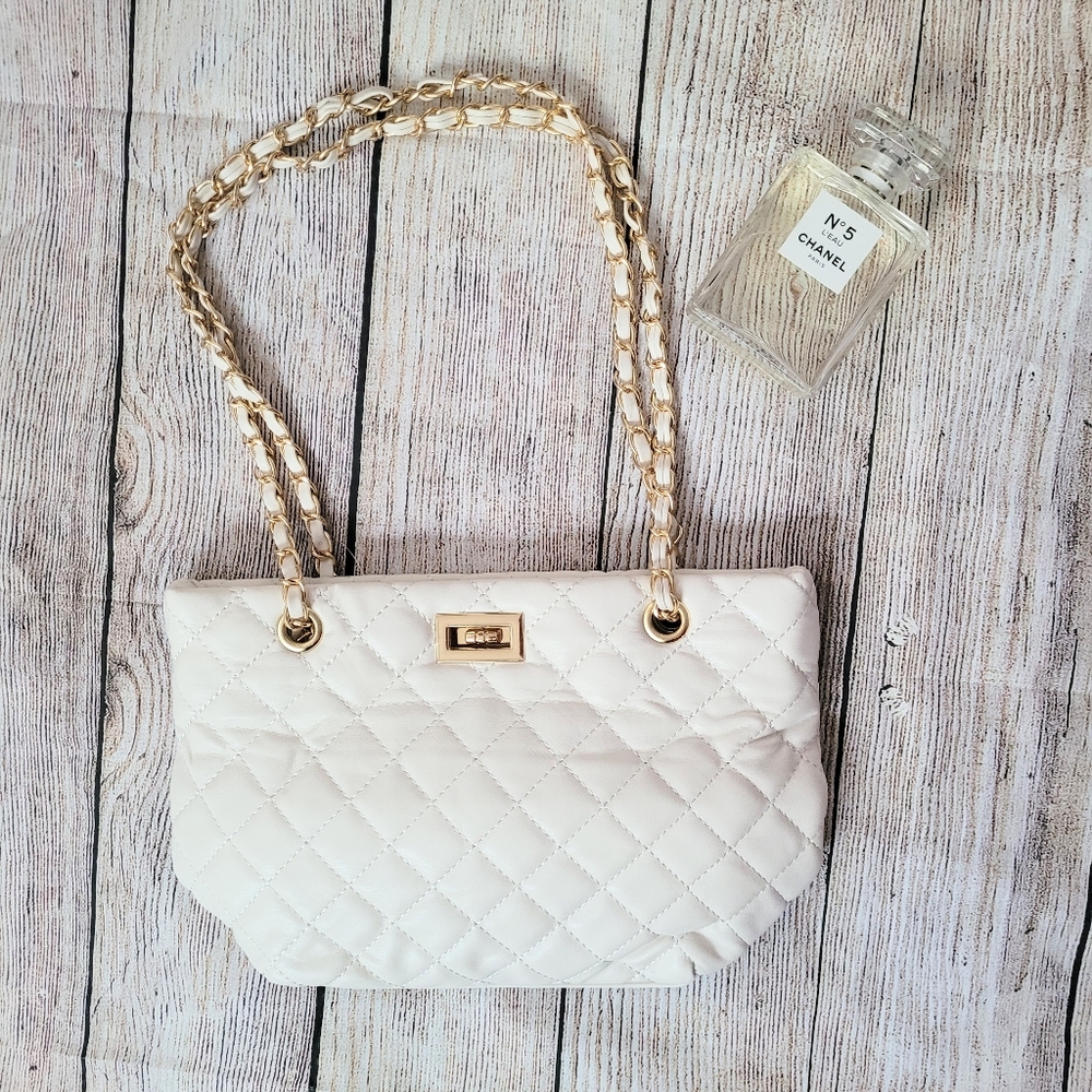 ✨️ White Quilted Vegan leather small tote✨️ - Picture 5 of 12